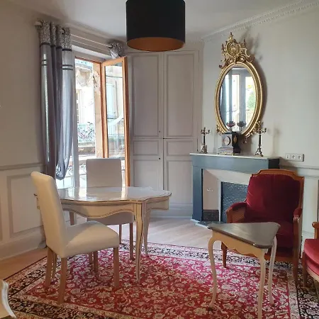 A L'epoque Apartmán *